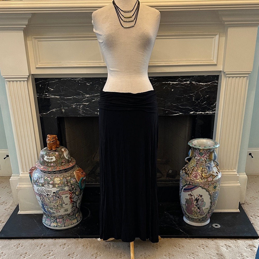 “Egen” Elegant Black Maxi Skirt